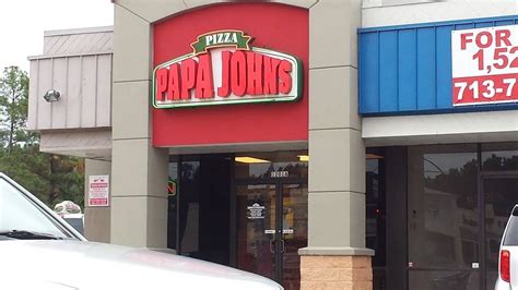 Papa johns conroe - Papa John’s is one of the largest pizza chains in the world, with over 5,000 locations in 45 countries. But it all started with a small pizza shop in Jeffersonville, Indiana. In th...